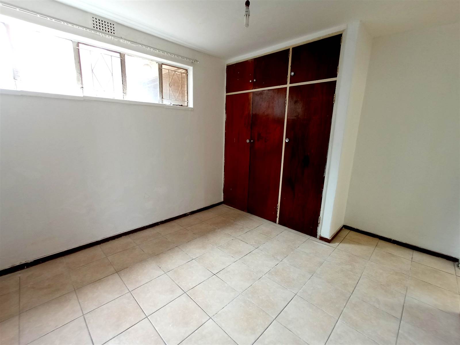 2 Bed Flat in Vereeniging Central photo number 11