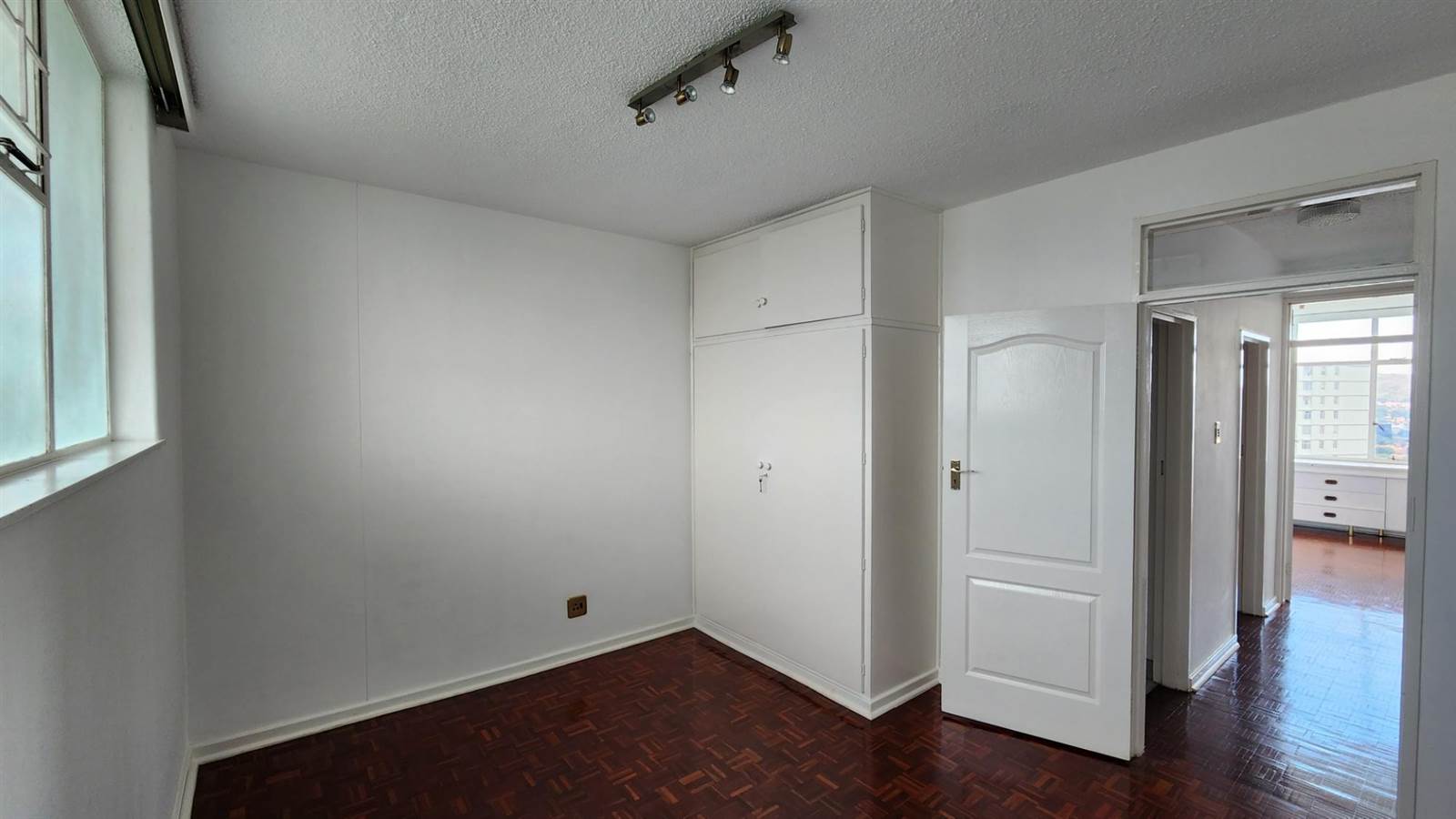 2 Bed Apartment in Bedford Gardens photo number 24