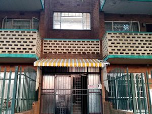 3 Bed Apartment in Rosettenville