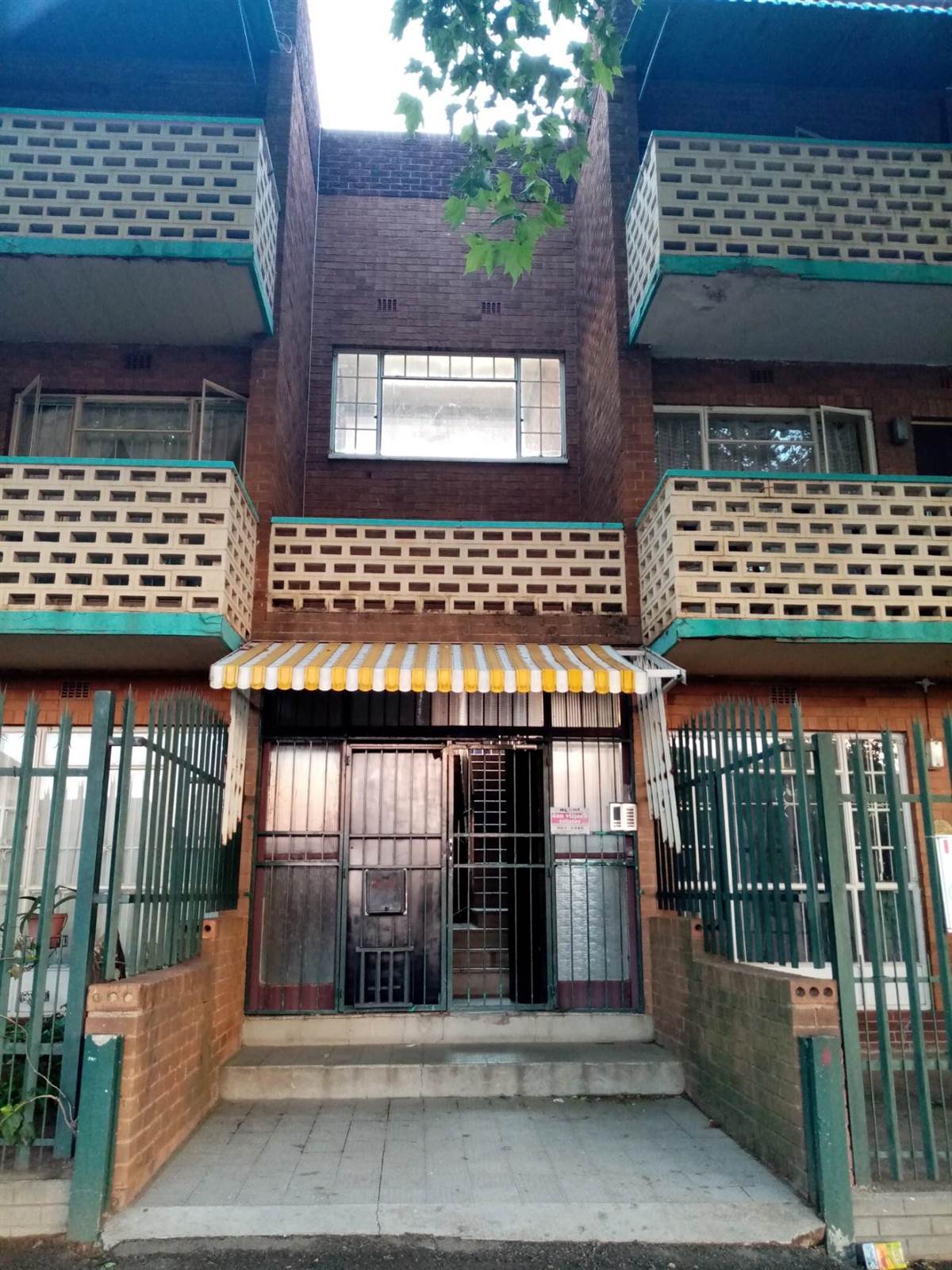 3 Bed Apartment in Rosettenville photo number 1