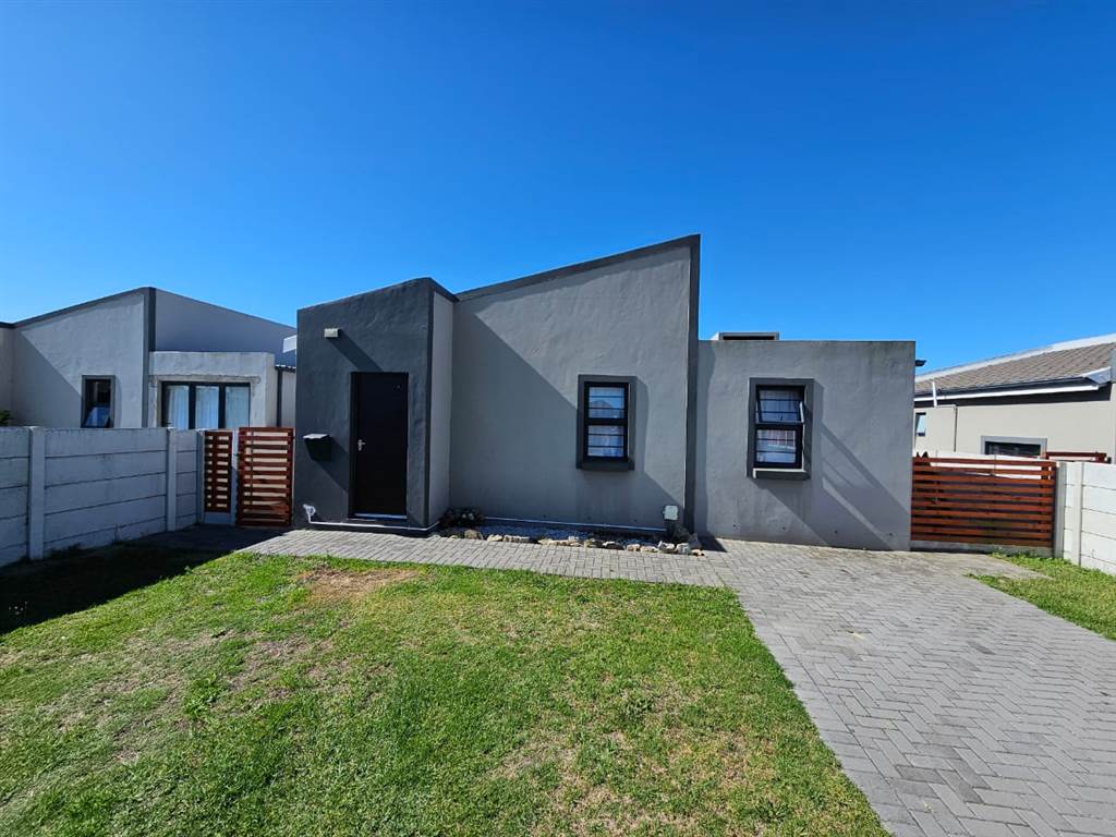 2 Bed Townhouse in Parsons Vlei photo number 1