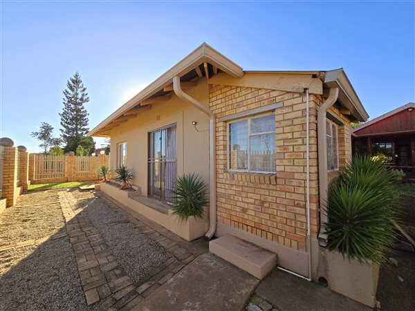 5 Bedroom House 5 Bedroom House