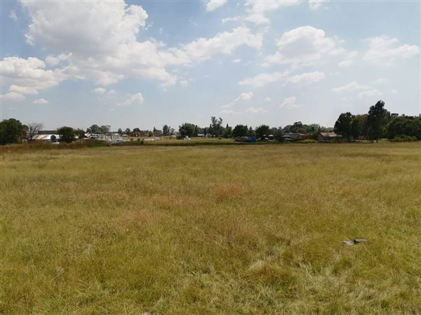 9883 m² Land available in Heidelberg Central