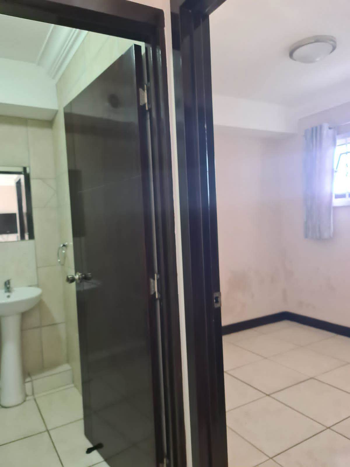 2 Bed Apartment in Tongaat Central photo number 18