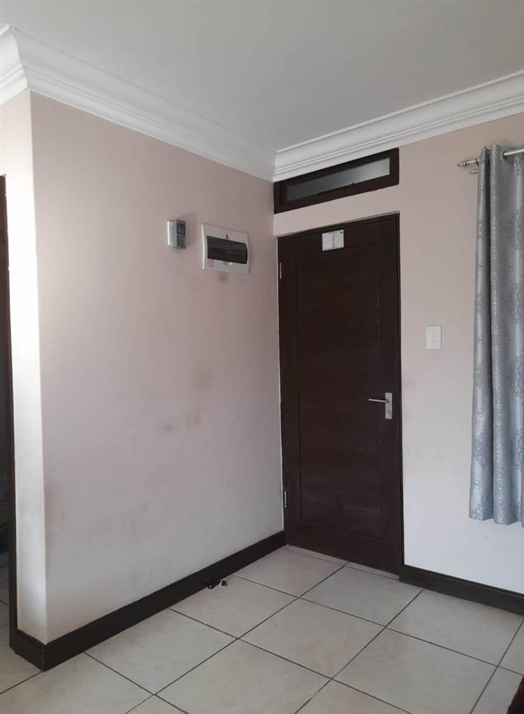 2 Bed Apartment in Tongaat Central photo number 17