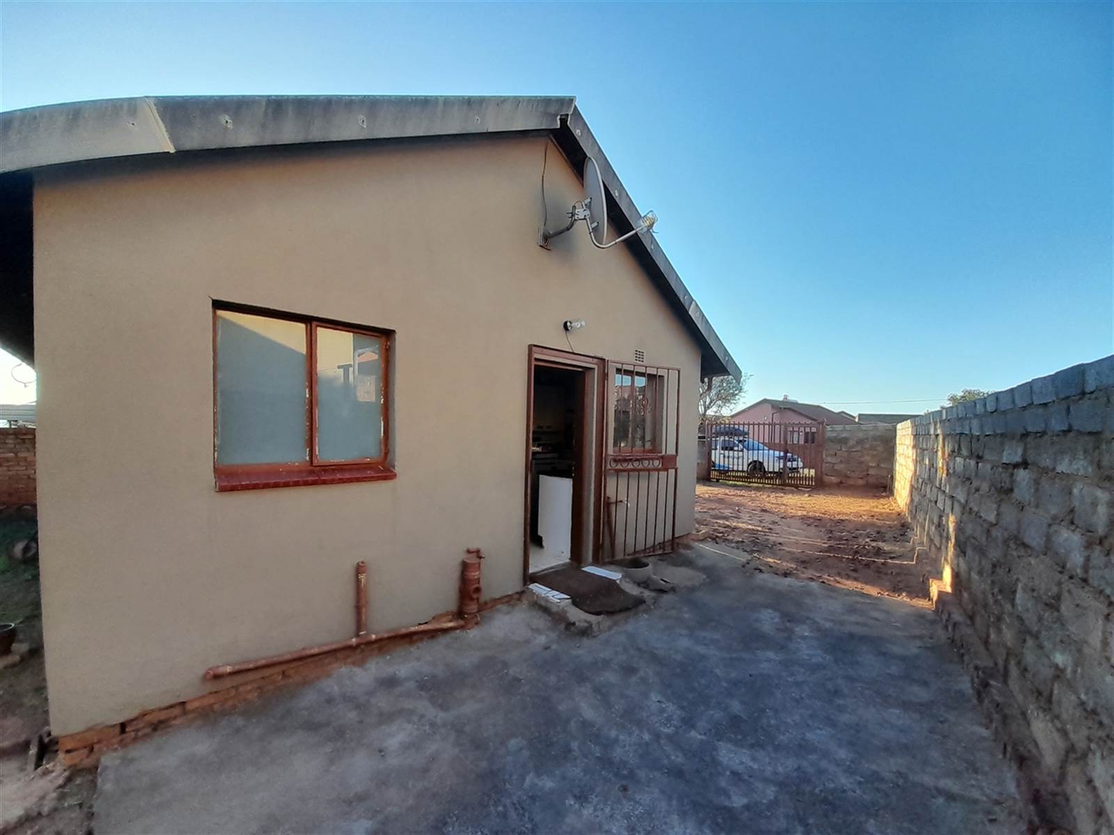 3 Bed House in Atteridgeville photo number 2