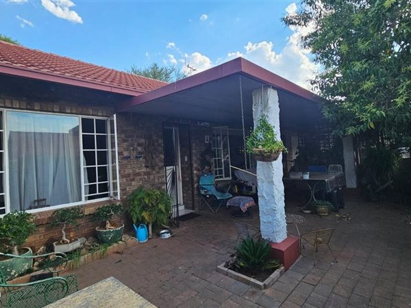 2 Bedroom Townhouse 2 Bedroom Townhouse