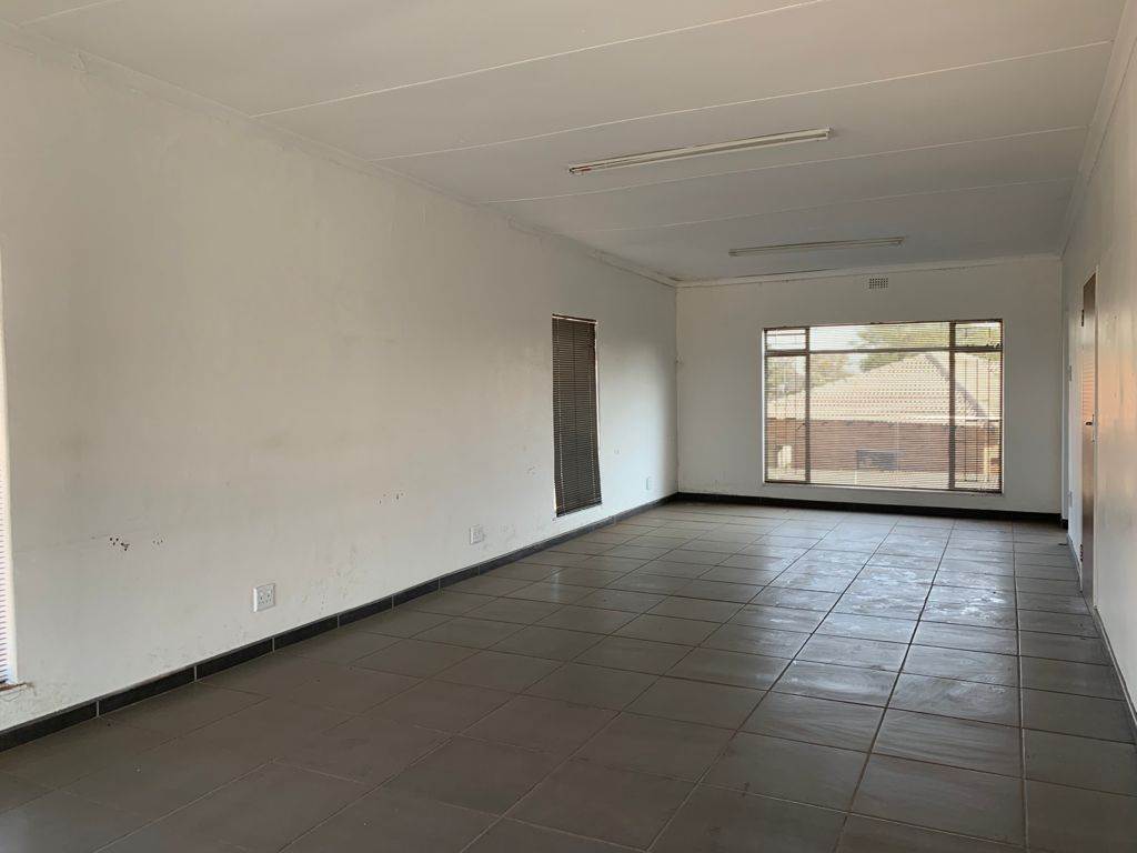 80  m² Commercial space in Del Judor photo number 6