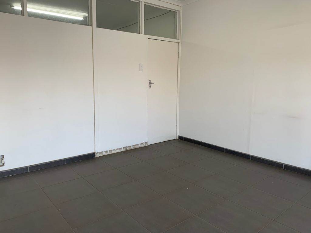 80  m² Commercial space in Del Judor photo number 8