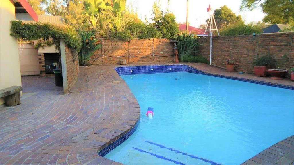 5 Bed House in Brakpan Central photo number 12