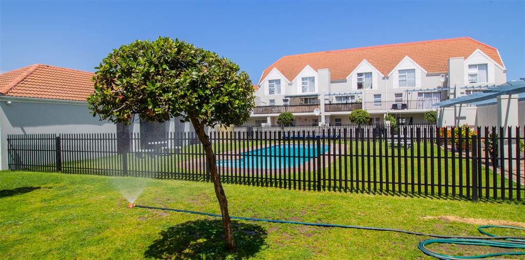2 Bed Apartment in Gordons Bay Central photo number 18