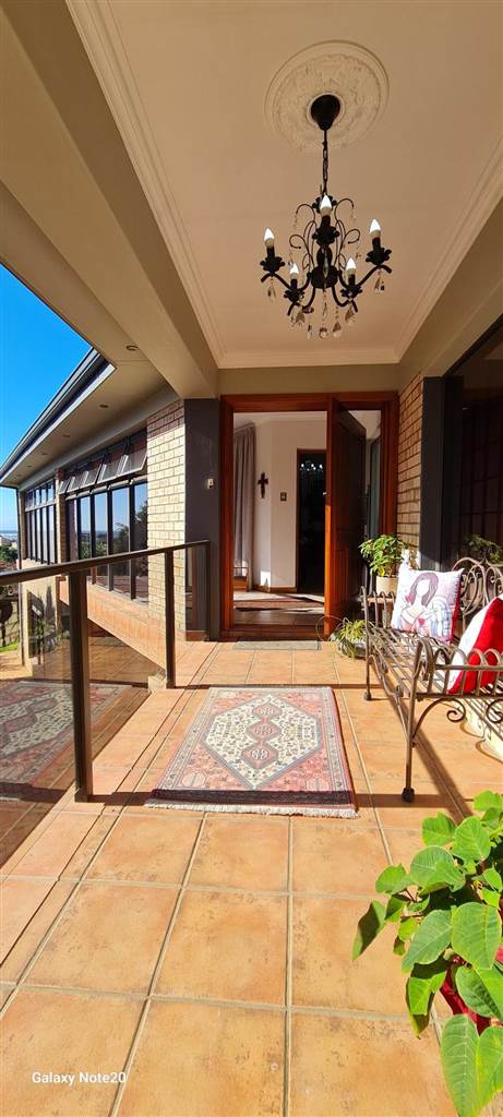 5 Bed House in Jeffreys Bay photo number 10