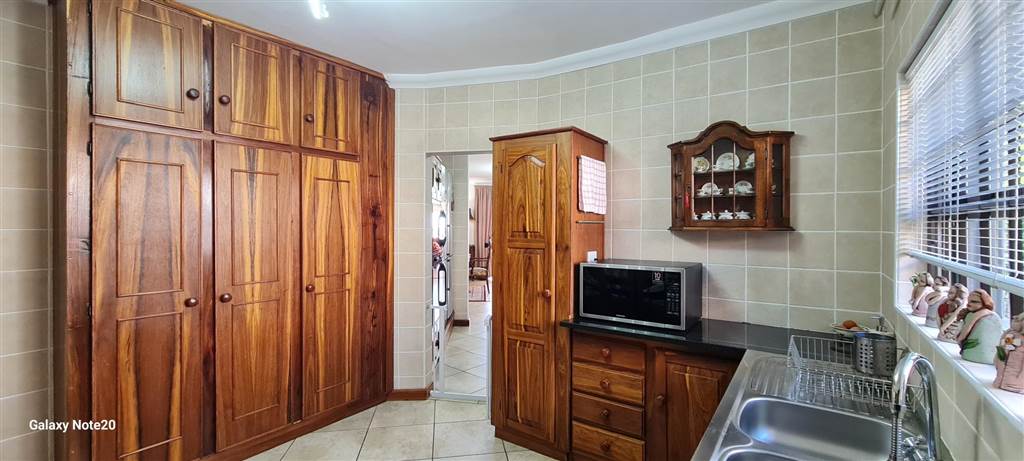 5 Bed House in Jeffreys Bay photo number 29