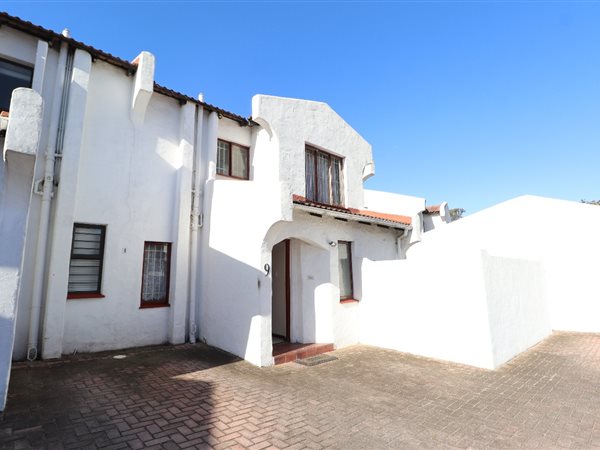 3 Bedroom Townhouse 3 Bedroom Townhouse