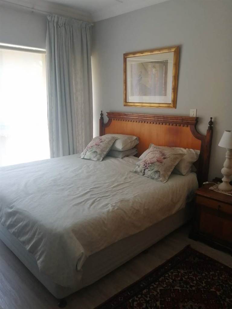 2 Bed Apartment in Atholl photo number 6