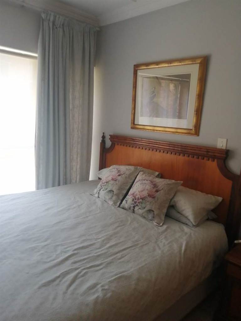 2 Bed Apartment in Atholl photo number 4