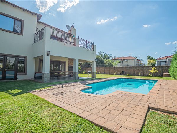 5 Bedroom House 5 Bedroom House