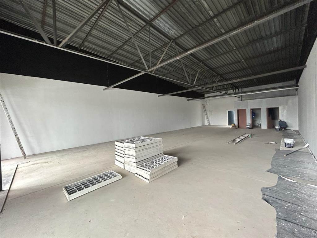 200  m² Retail Space in Brackenfell Central photo number 4