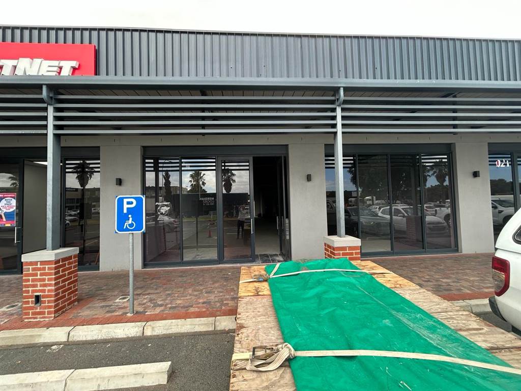 200  m² Retail Space in Brackenfell Central photo number 2