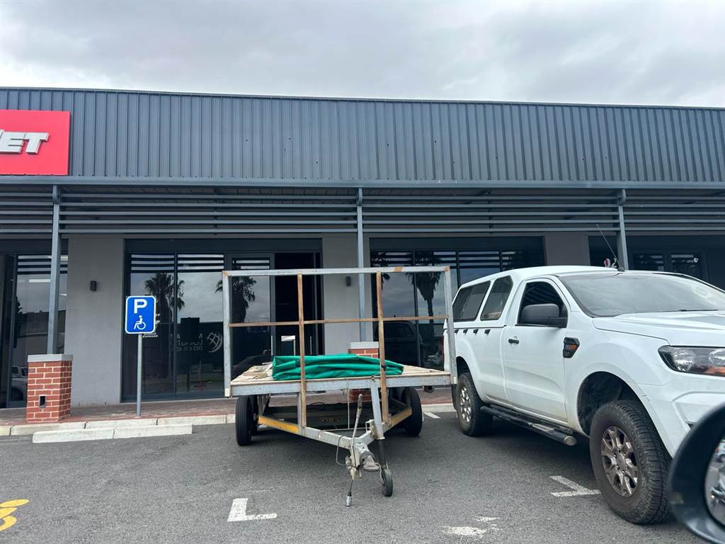 200  m² Retail Space in Brackenfell Central photo number 11