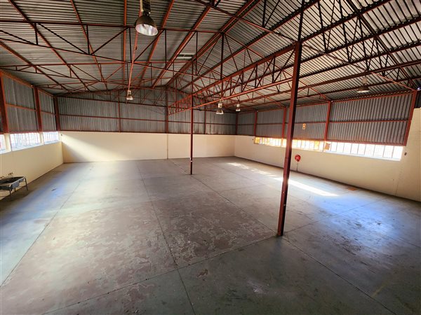 830  m² Commercial space in Ooseinde