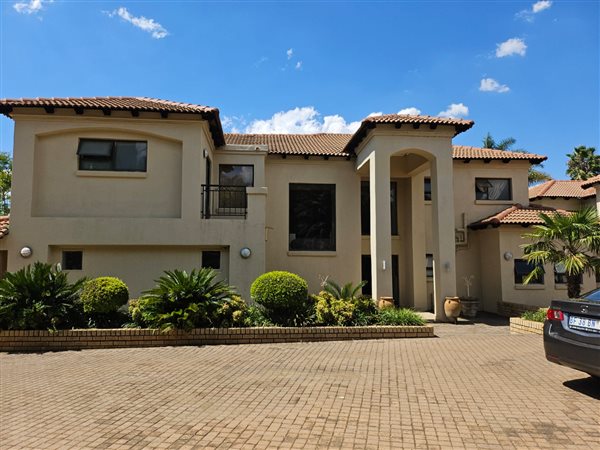 6 Bed House in Ruimsig