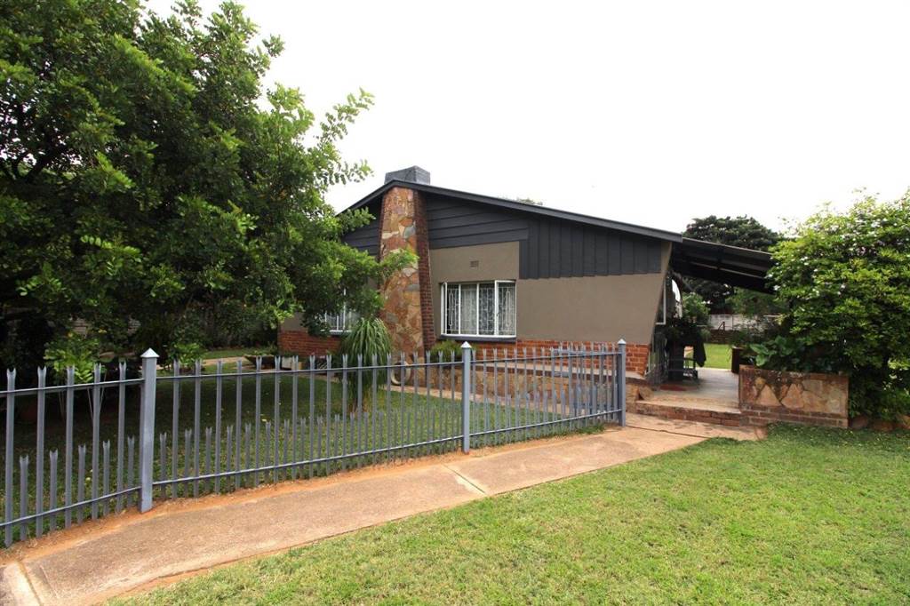 4 Bed House in Modimolle photo number 2