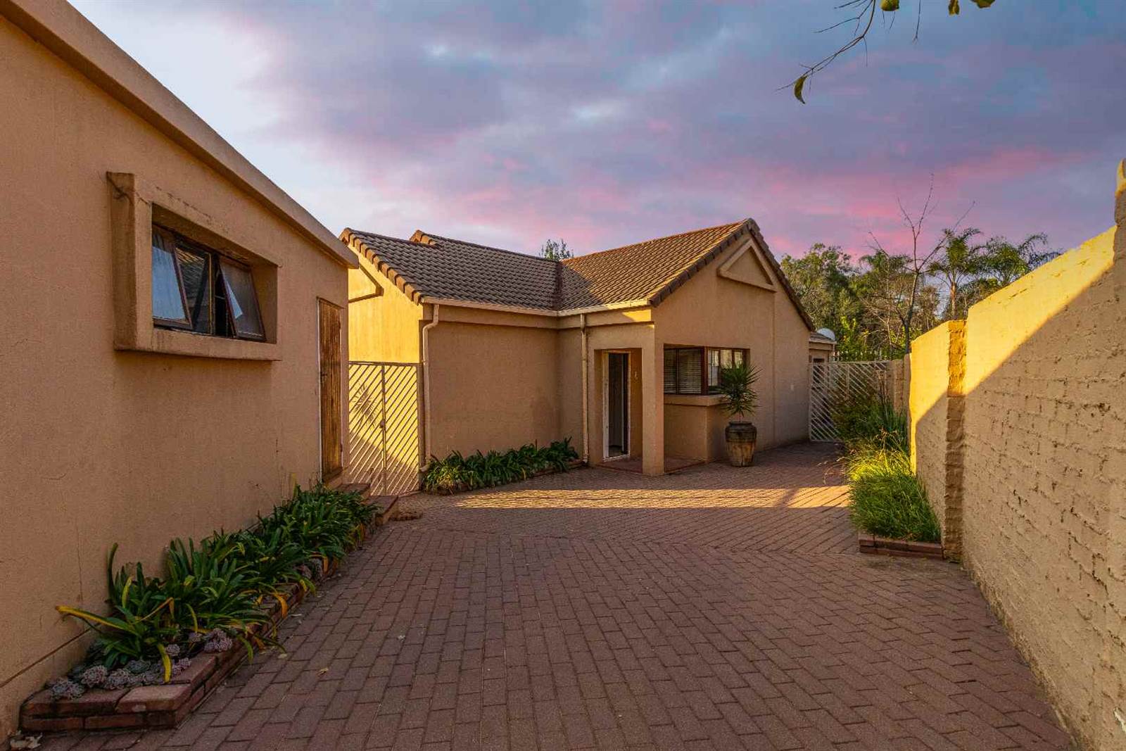 3 Bed House in Douglasdale photo number 28