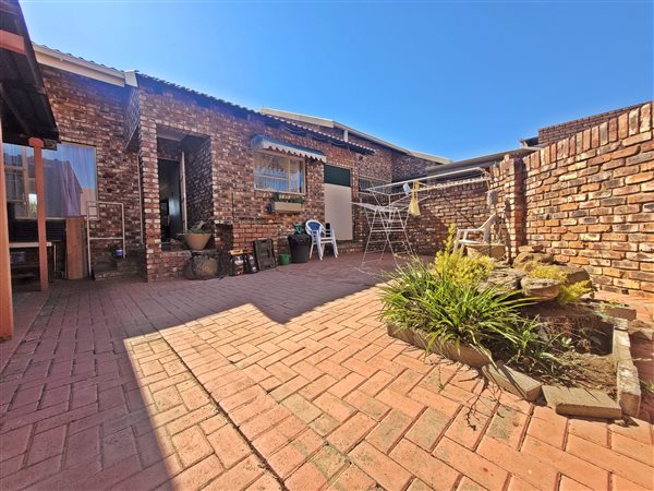 3 Bed Townhouse in Uitsig