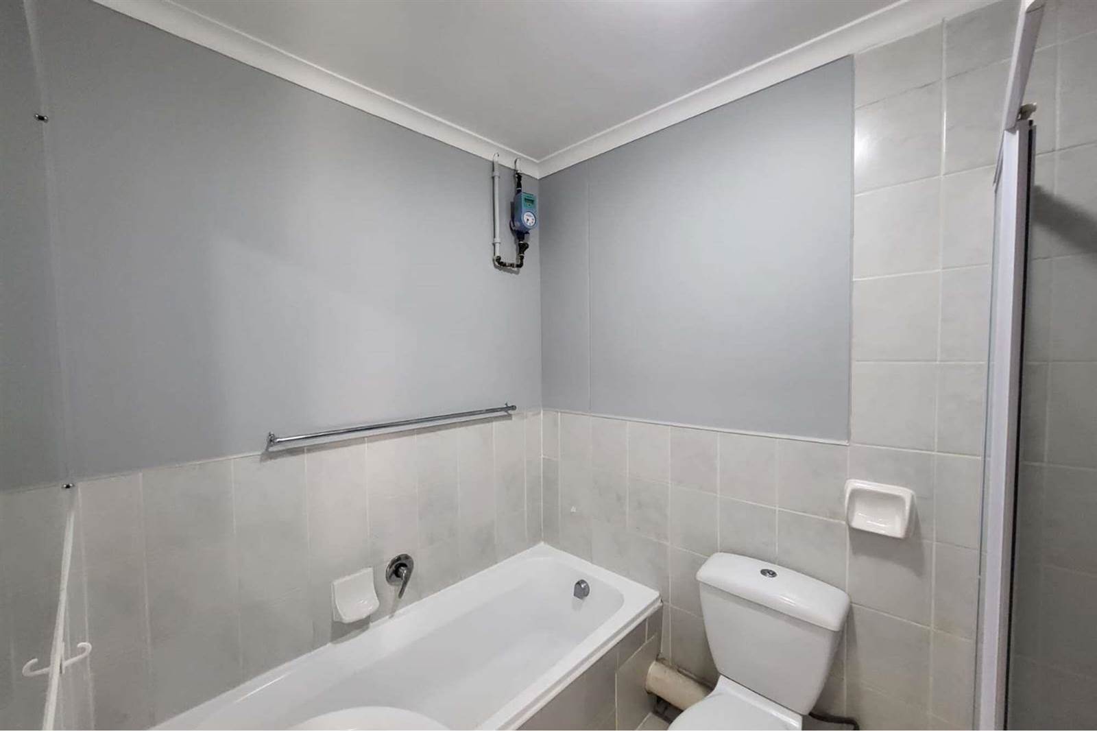 2 Bed Apartment in Parow Central photo number 8