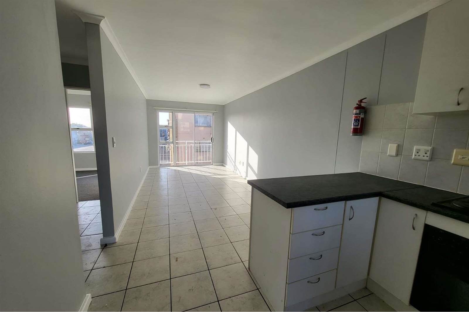 2 Bed Apartment in Parow Central photo number 2