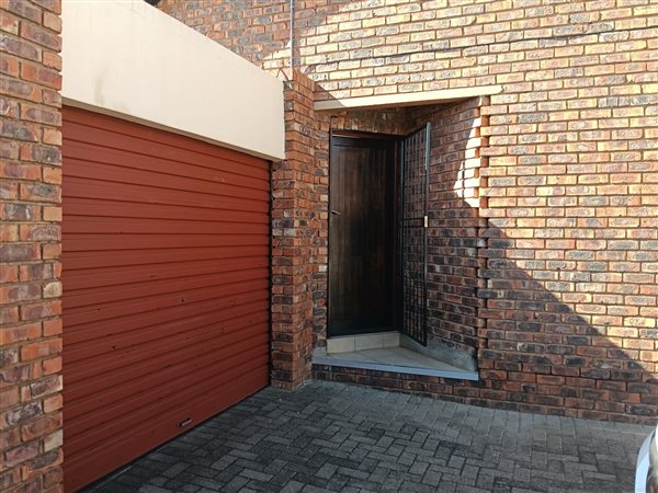2 Bedroom Townhouse 2 Bedroom Townhouse