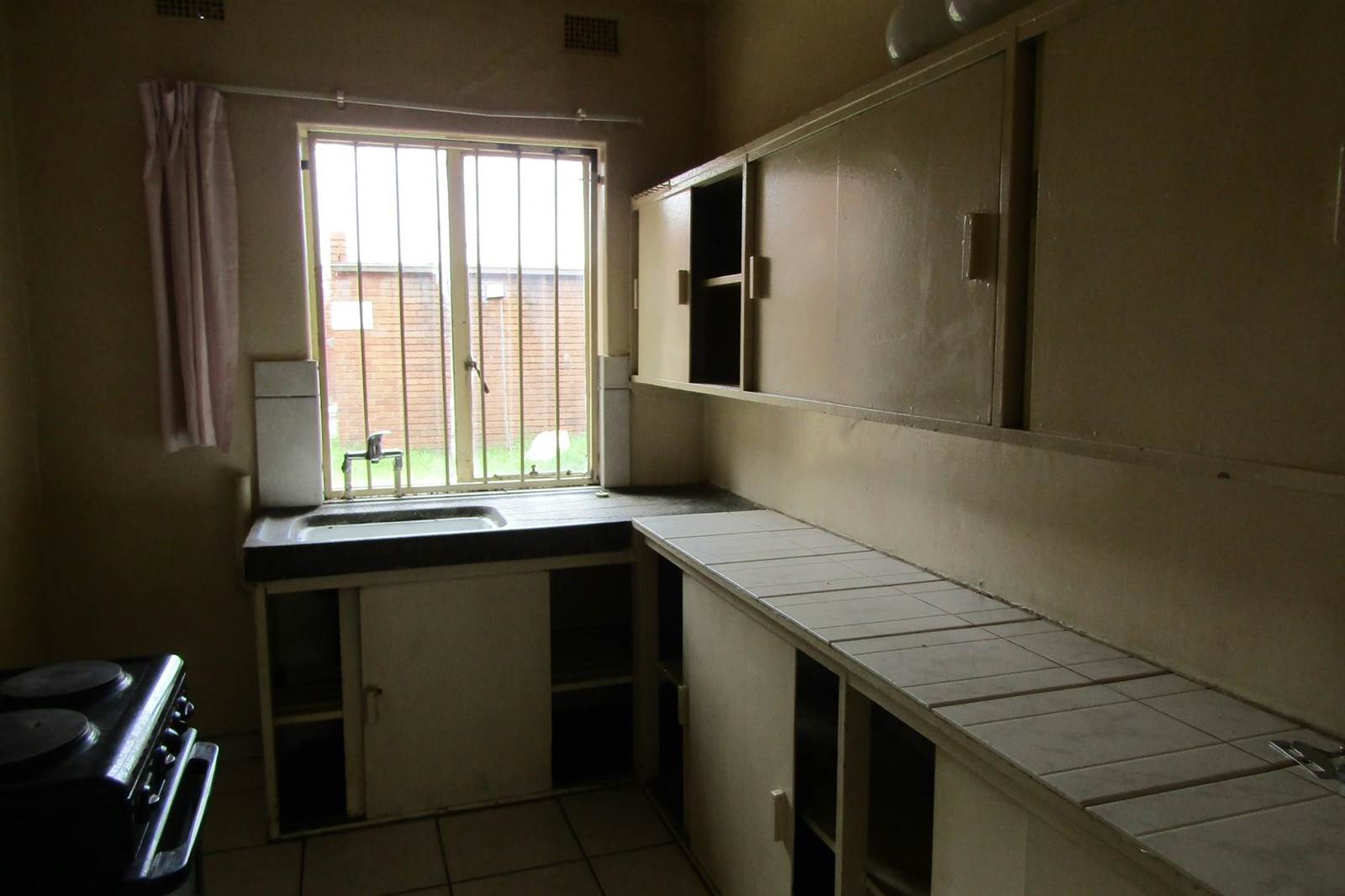 1 Bed Apartment in Turffontein photo number 3