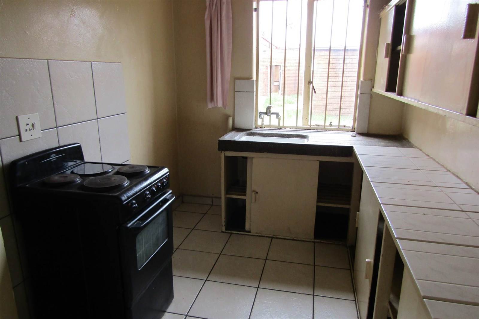 1 Bed Apartment in Turffontein photo number 4