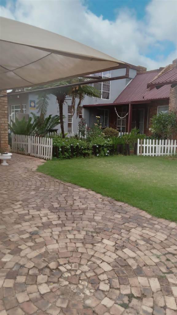 6 Bed House in Krugersdorp West photo number 4