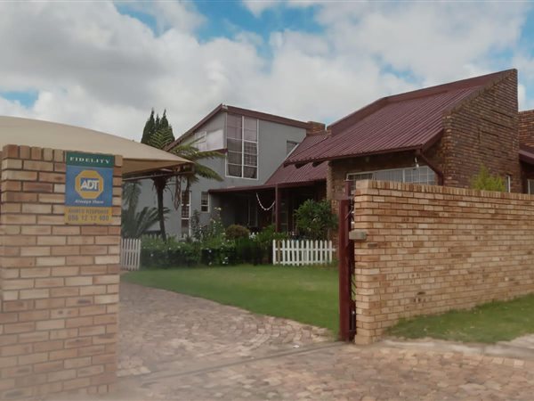 6 Bed House in Krugersdorp West