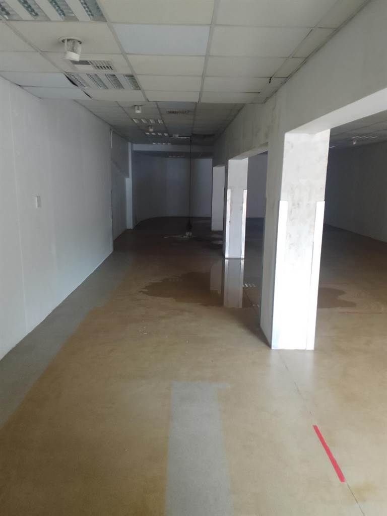 175  m² Commercial space in Pietermaritzburg Central photo number 5