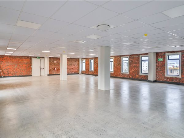 339  m² Commercial space