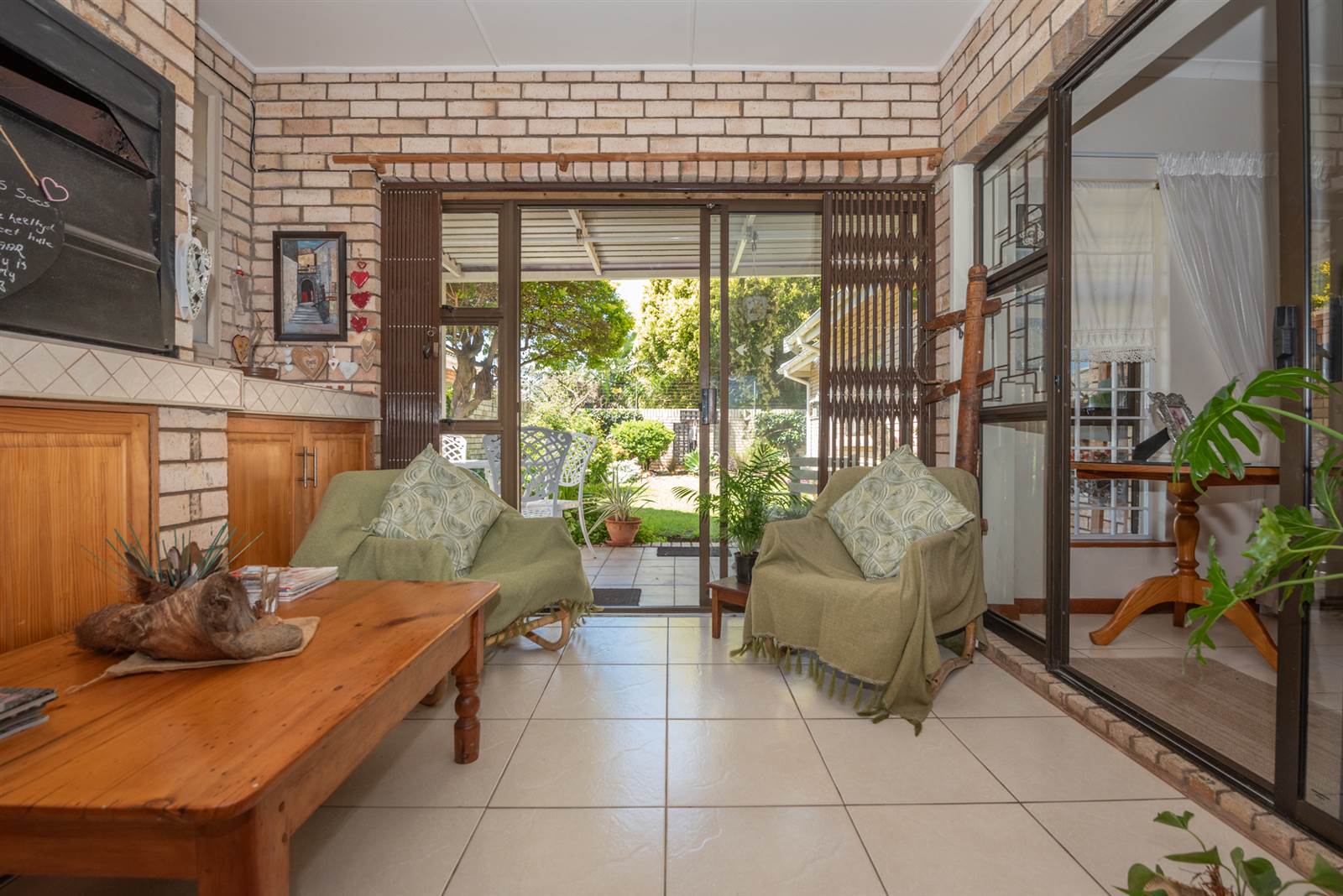 4 Bed Townhouse in Summerstrand photo number 12