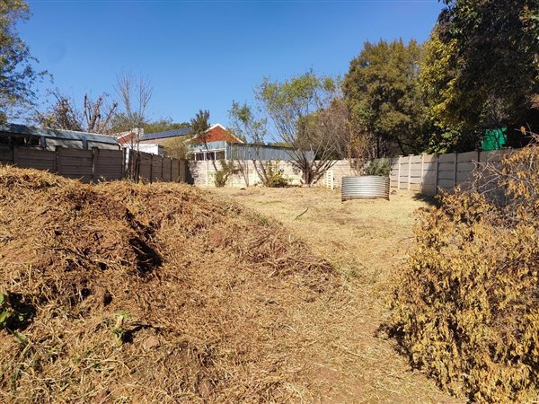 985 m² Land available in Langenhoven Park