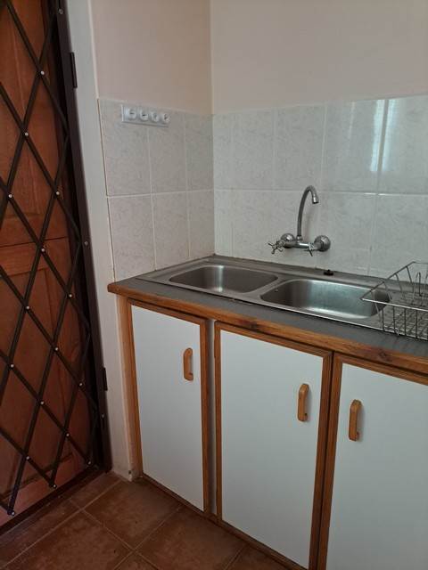 2 Bed House in Bredasdorp photo number 11