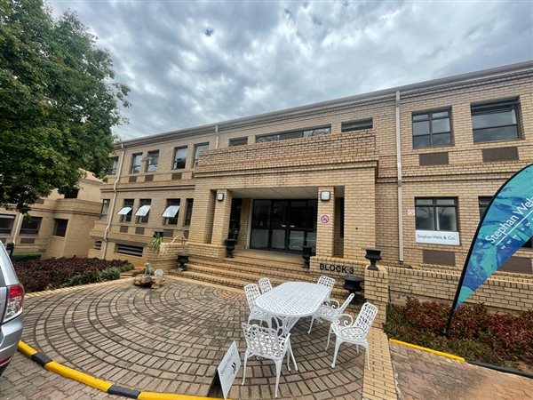 454  m² Commercial space in Illovo