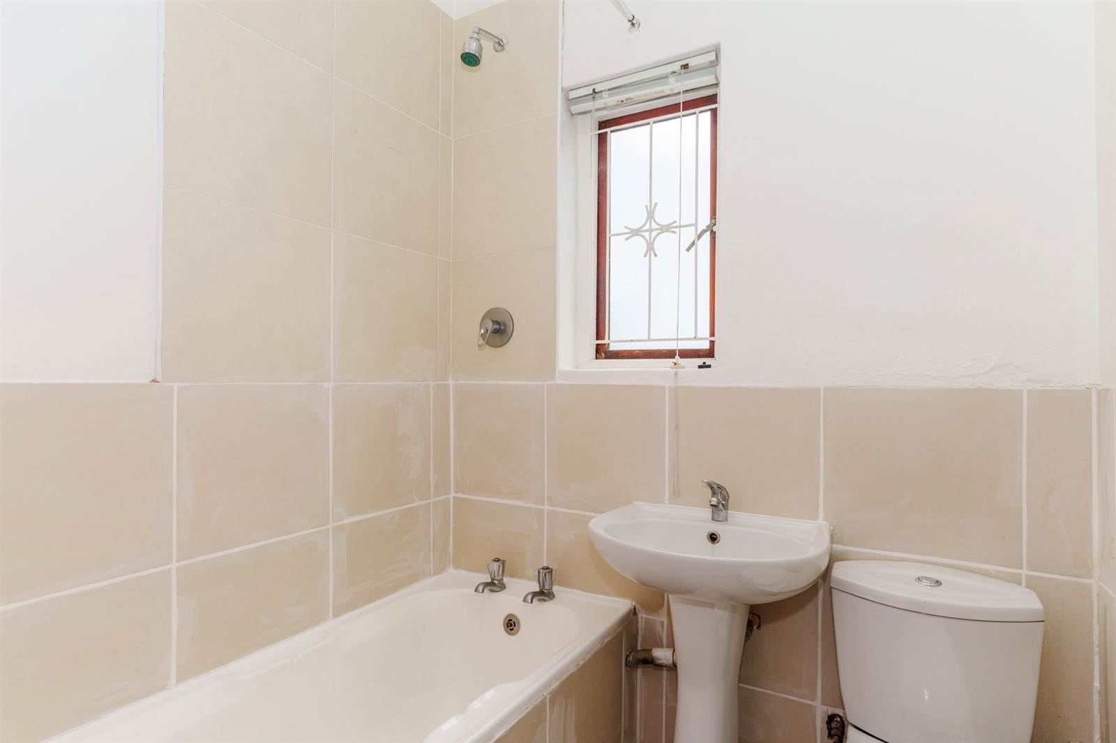 3 Bed Apartment in Walmer Estate photo number 21