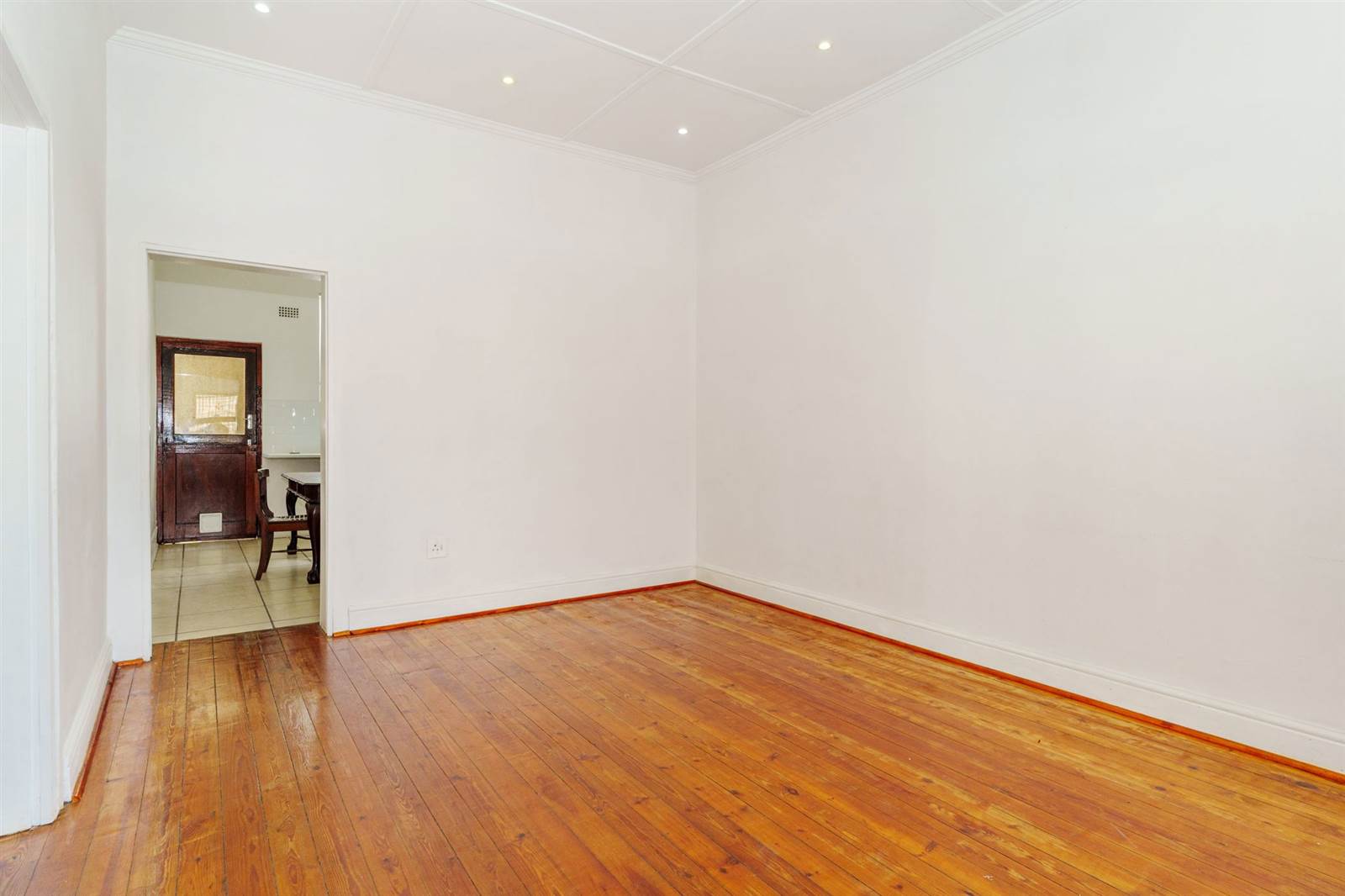 3 Bed Apartment in Walmer Estate photo number 9