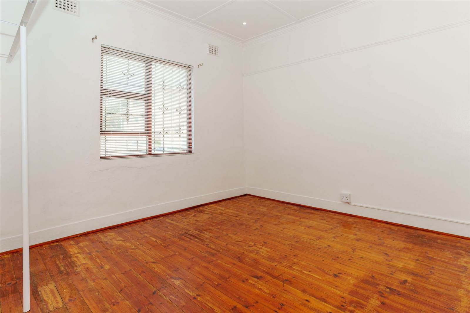 3 Bed Apartment in Walmer Estate photo number 17