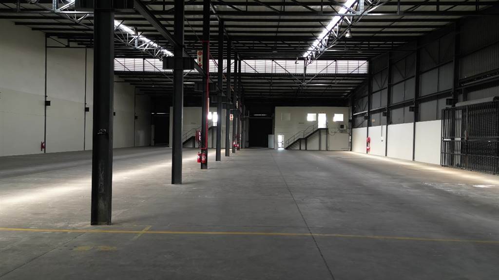 2020  m² Industrial space in Bedfordview photo number 9
