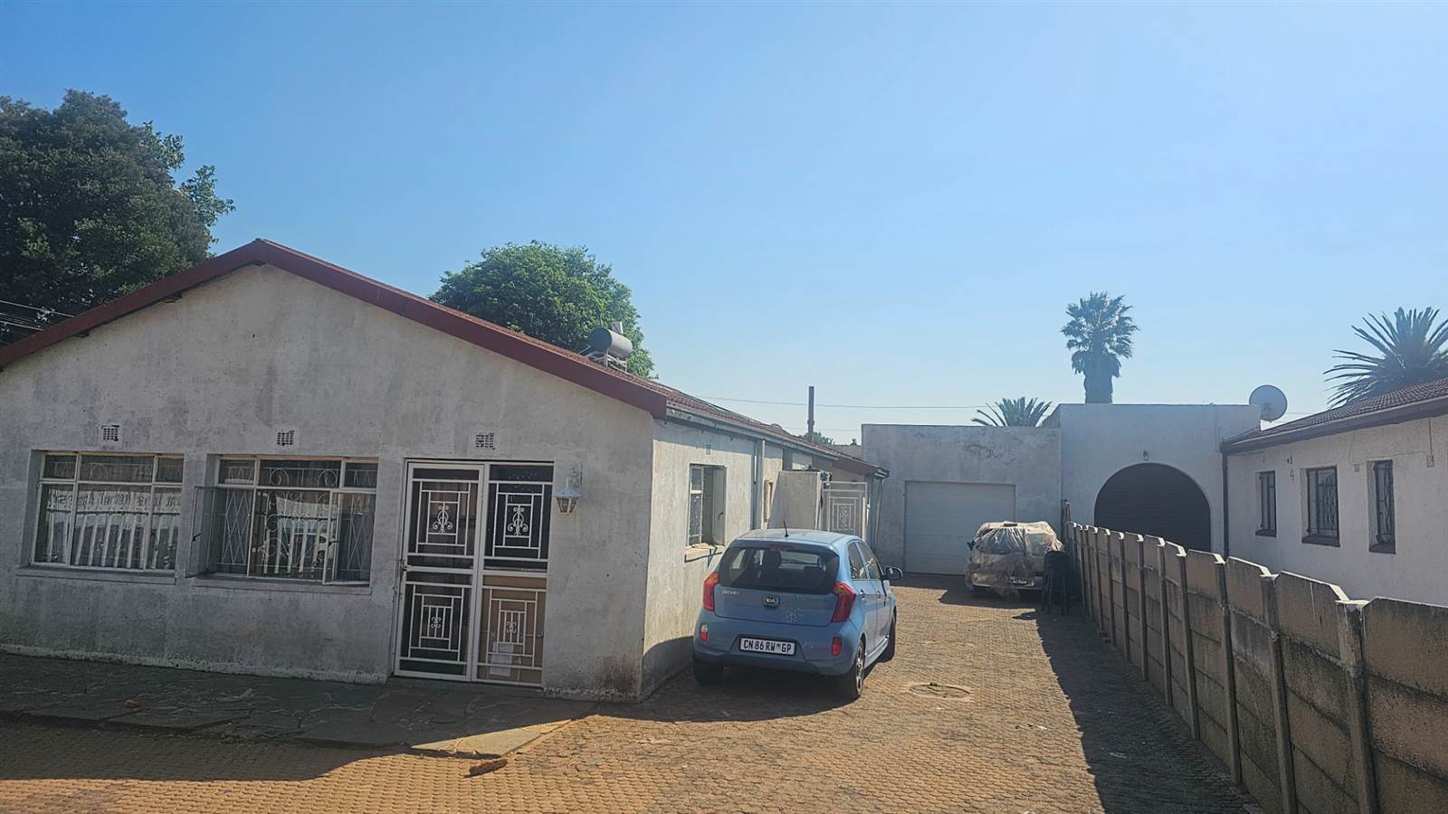 3 Bed House in Bosmont photo number 4