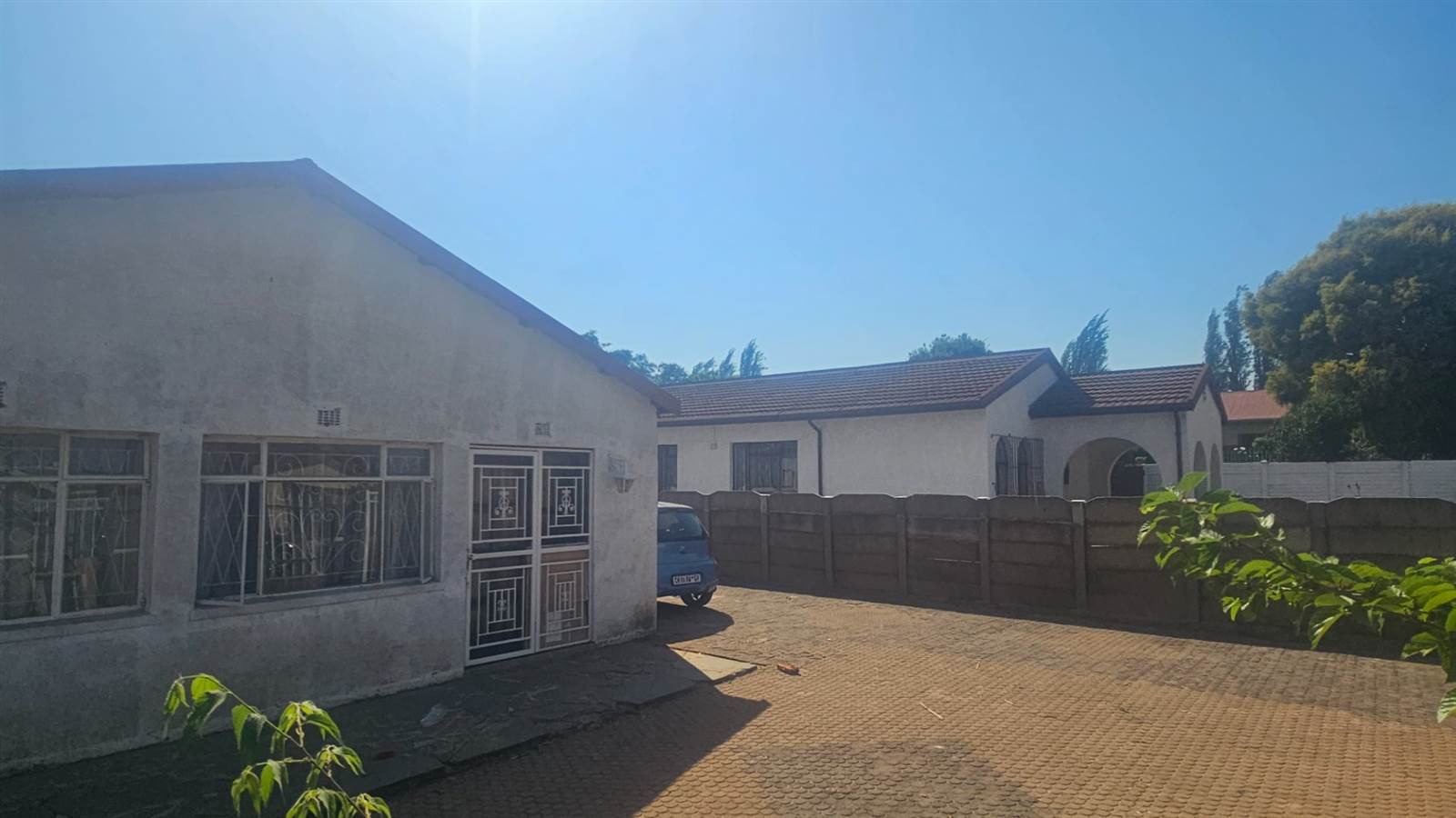 3 Bed House in Bosmont photo number 3