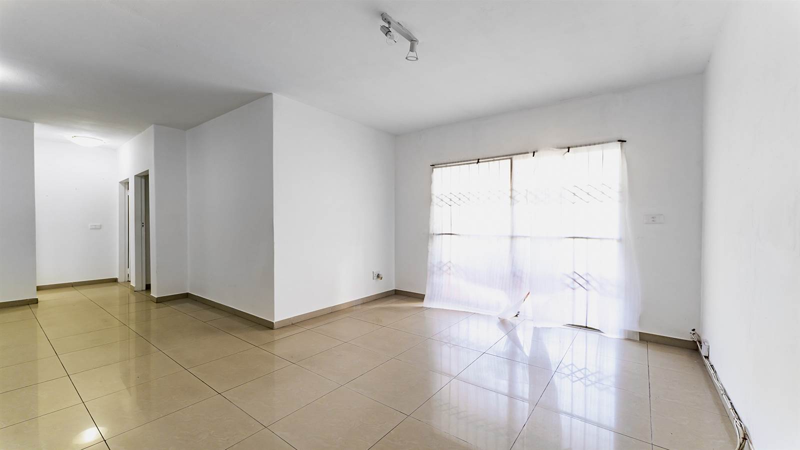 3 Bed Apartment in Tongaat Central photo number 5