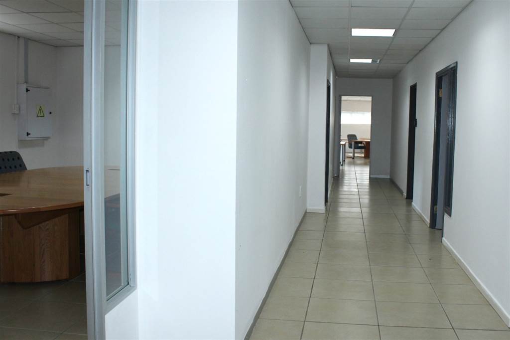 610  m² Office Space in Riverhorse Valley photo number 18
